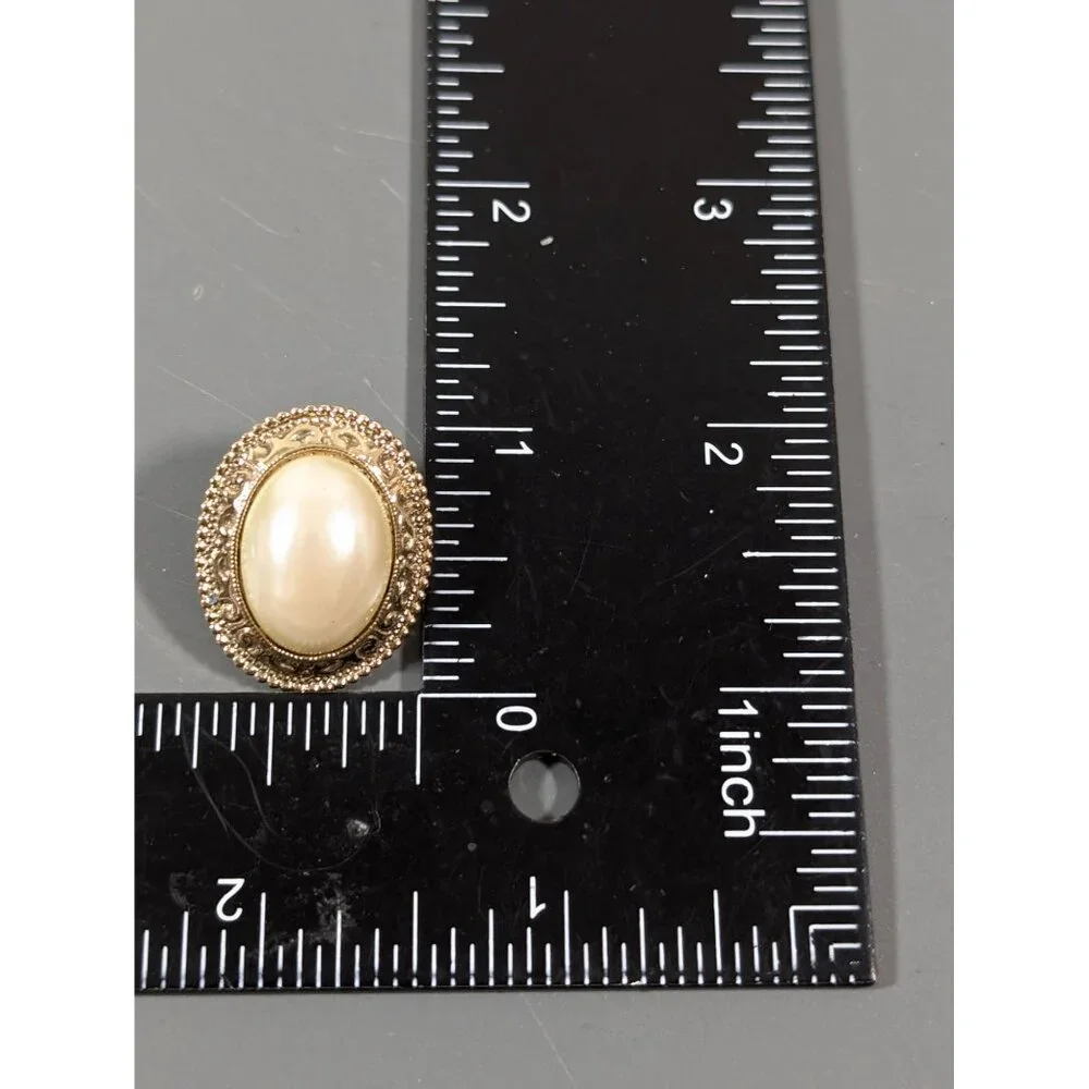Vintage‎ 1928 Cream Oval Faux Pearl Cabochon Halo Classic Earrings Pierced